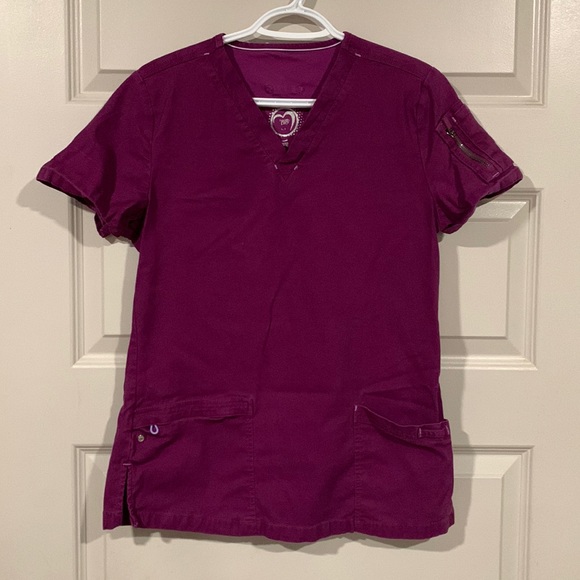 HEALTHPRO Scrub Too with pockets, badge ring and pen holder on sleeve - Picture 1 of 7